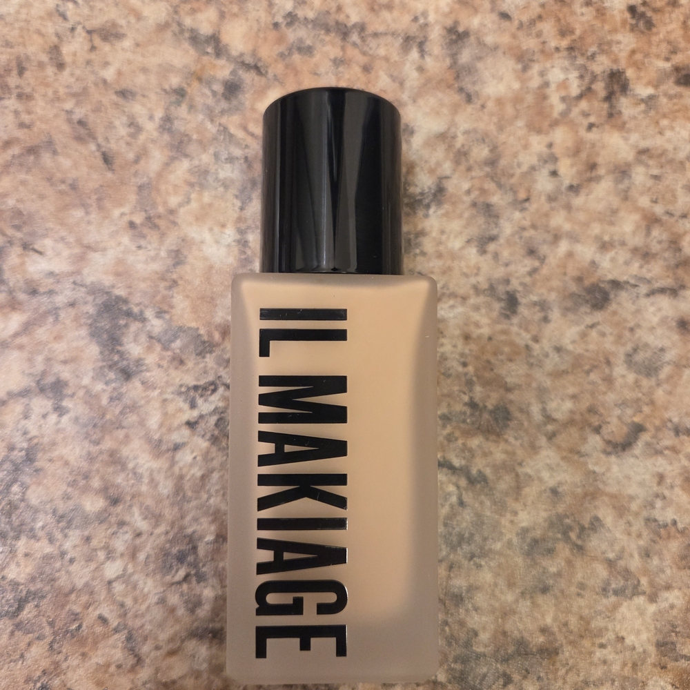 IL MAKIAGE Tan Foundation